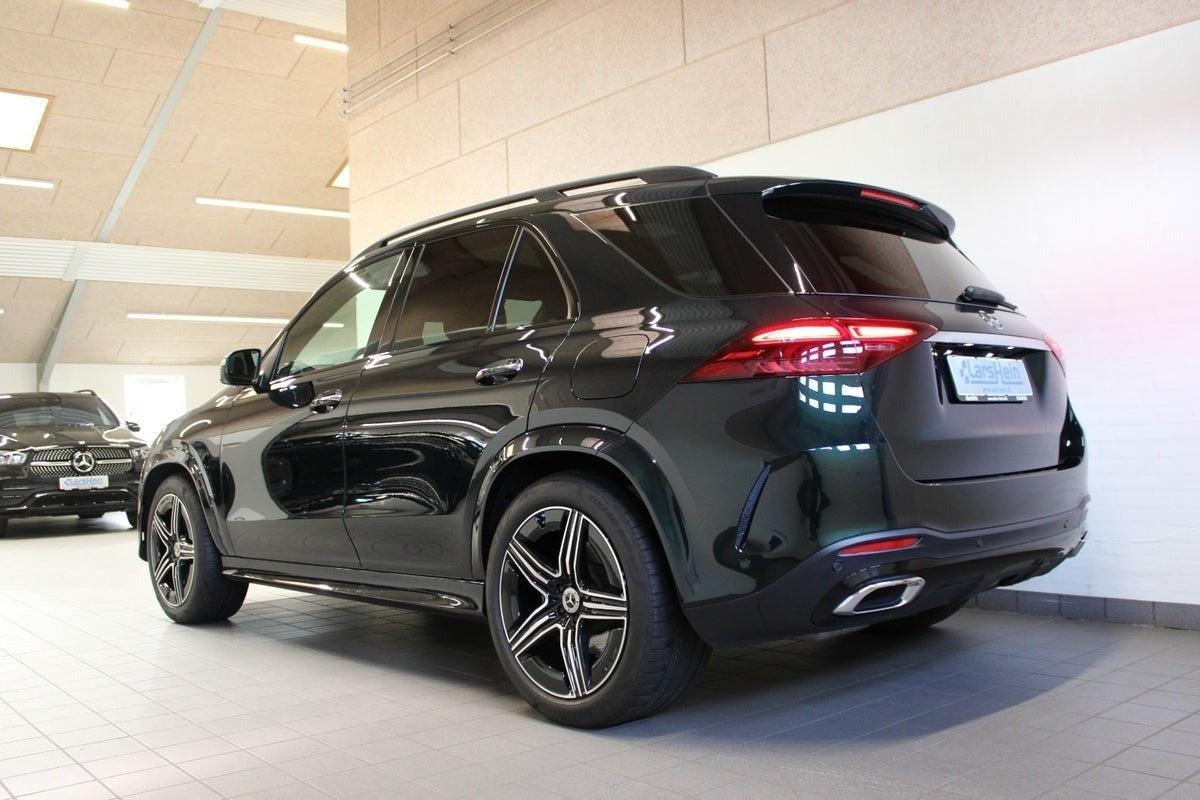 Grøn Mercedes GLE350 de fra 2024