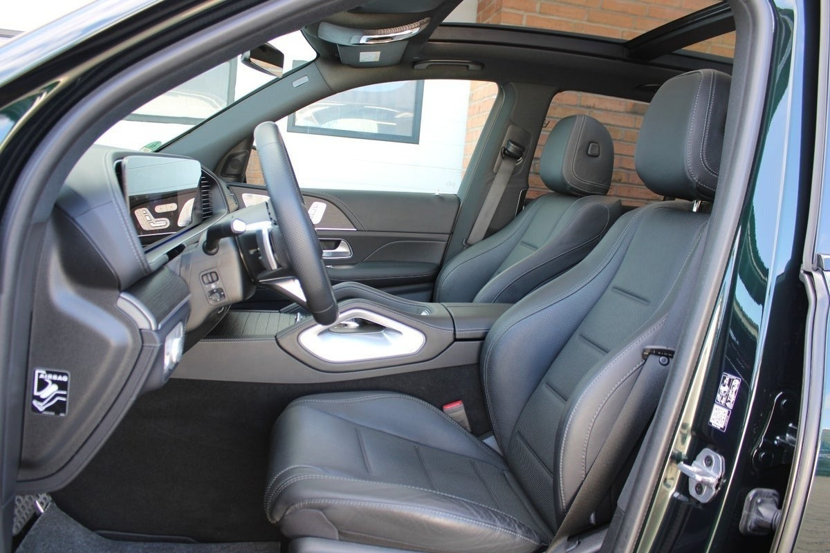 Grøn Mercedes GLE350 de fra 2024