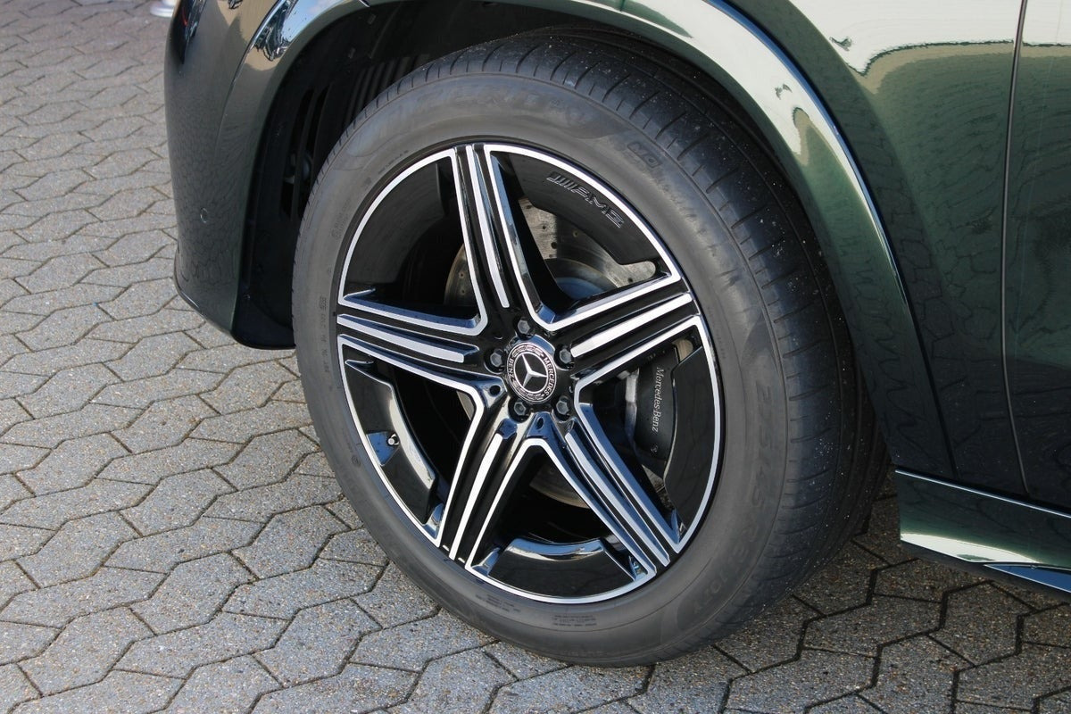 Grøn Mercedes GLE350 de fra 2024