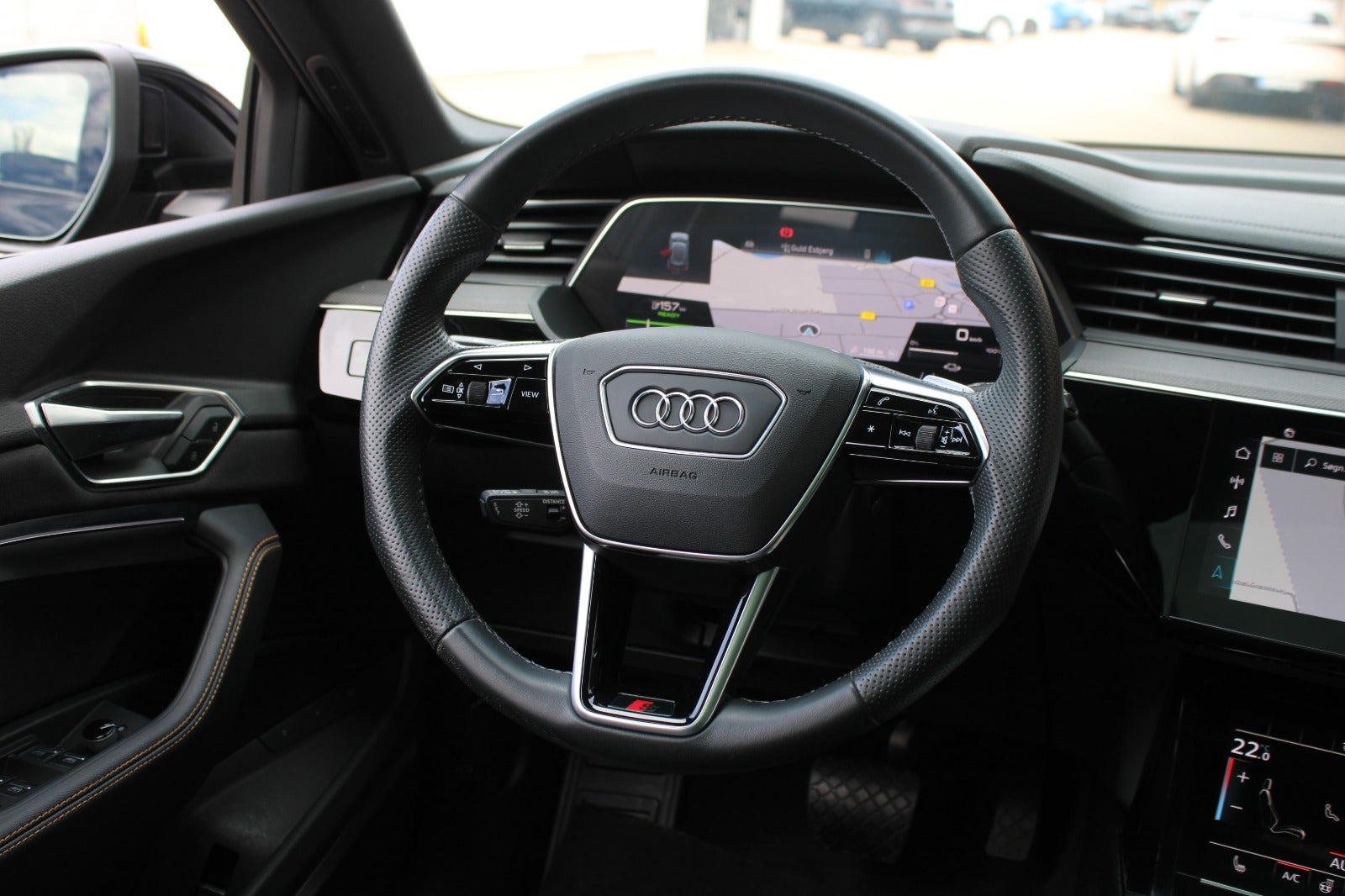Sort Audi e-tron fra 2023
