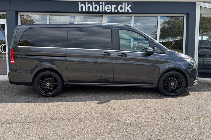 Grå Mercedes V300 d fra 2020