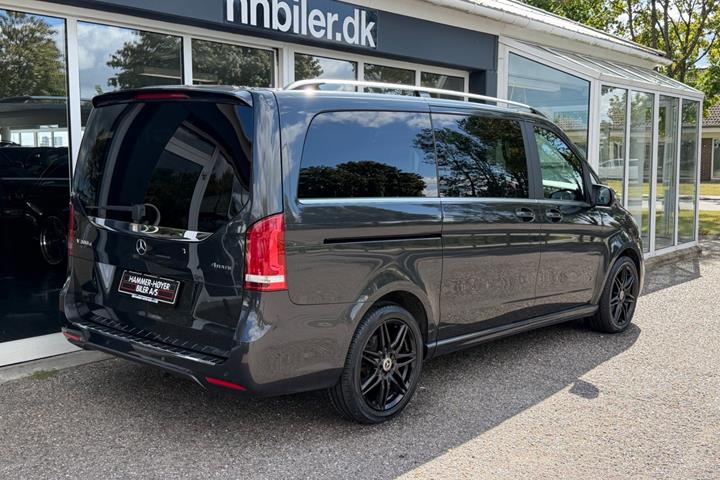 Grå Mercedes V300 d fra 2020