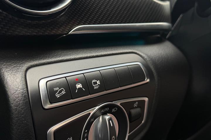Grå Mercedes V300 d fra 2020