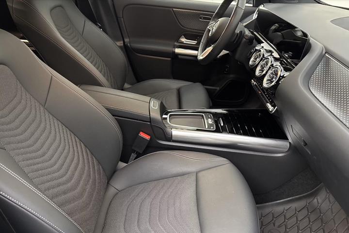 Sort Mercedes EQA250+ fra 2024