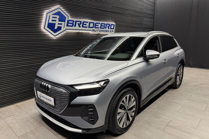 Sølv Audi Q4 e-tron fra 2024