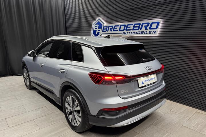 Sølv Audi Q4 e-tron fra 2024