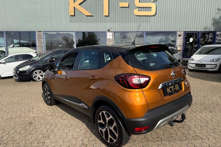 Orange Renault Captur fra 2018