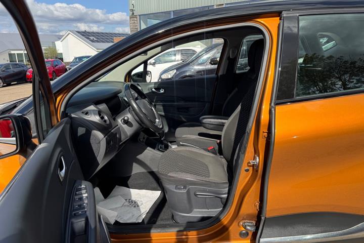 Orange Renault Captur fra 2018