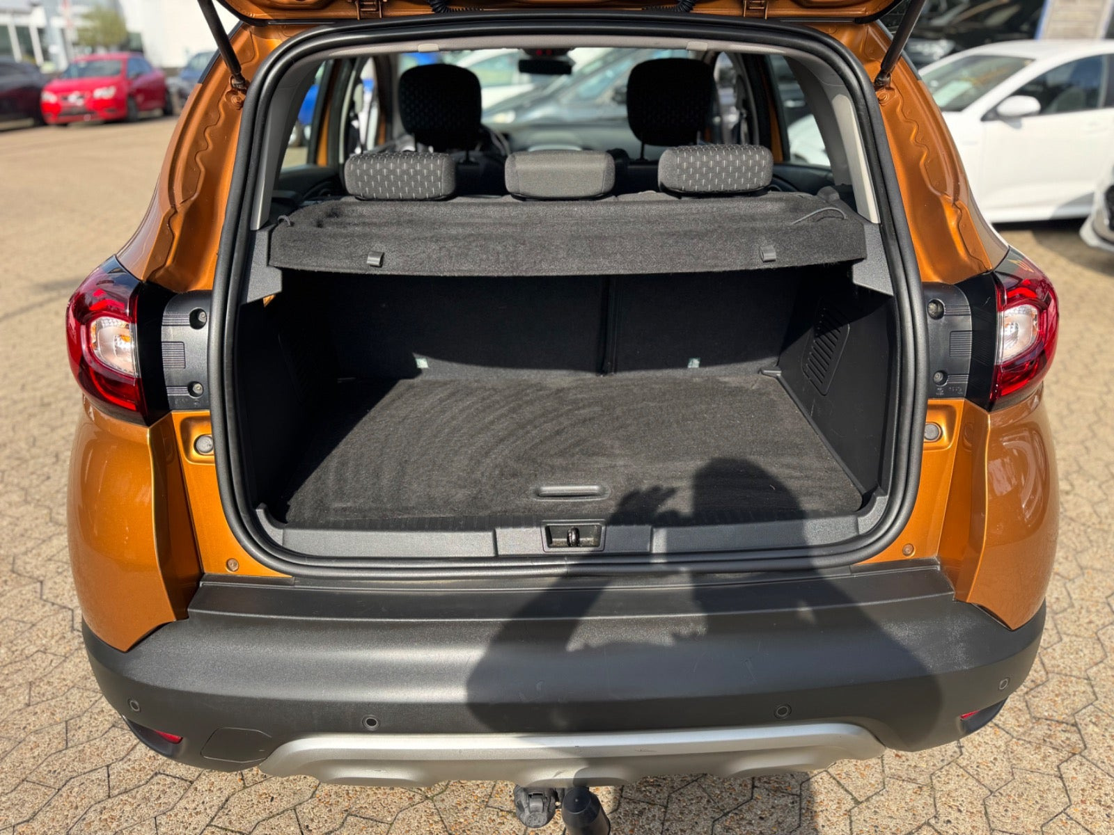 Orange Renault Captur fra 2018