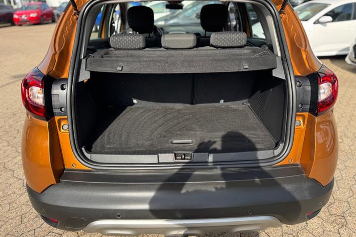 Orange Renault Captur fra 2018
