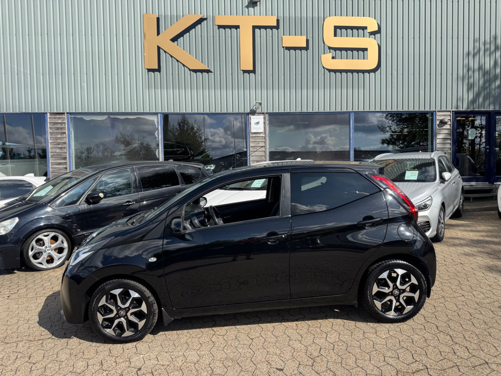 Sort Toyota Aygo fra 2019