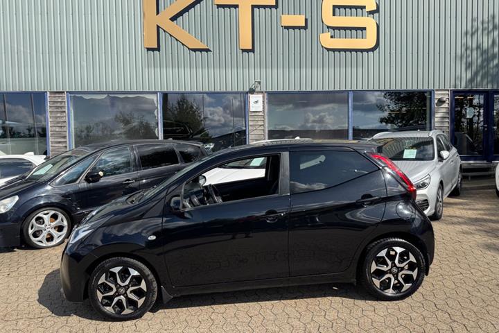 Sort Toyota Aygo fra 2019