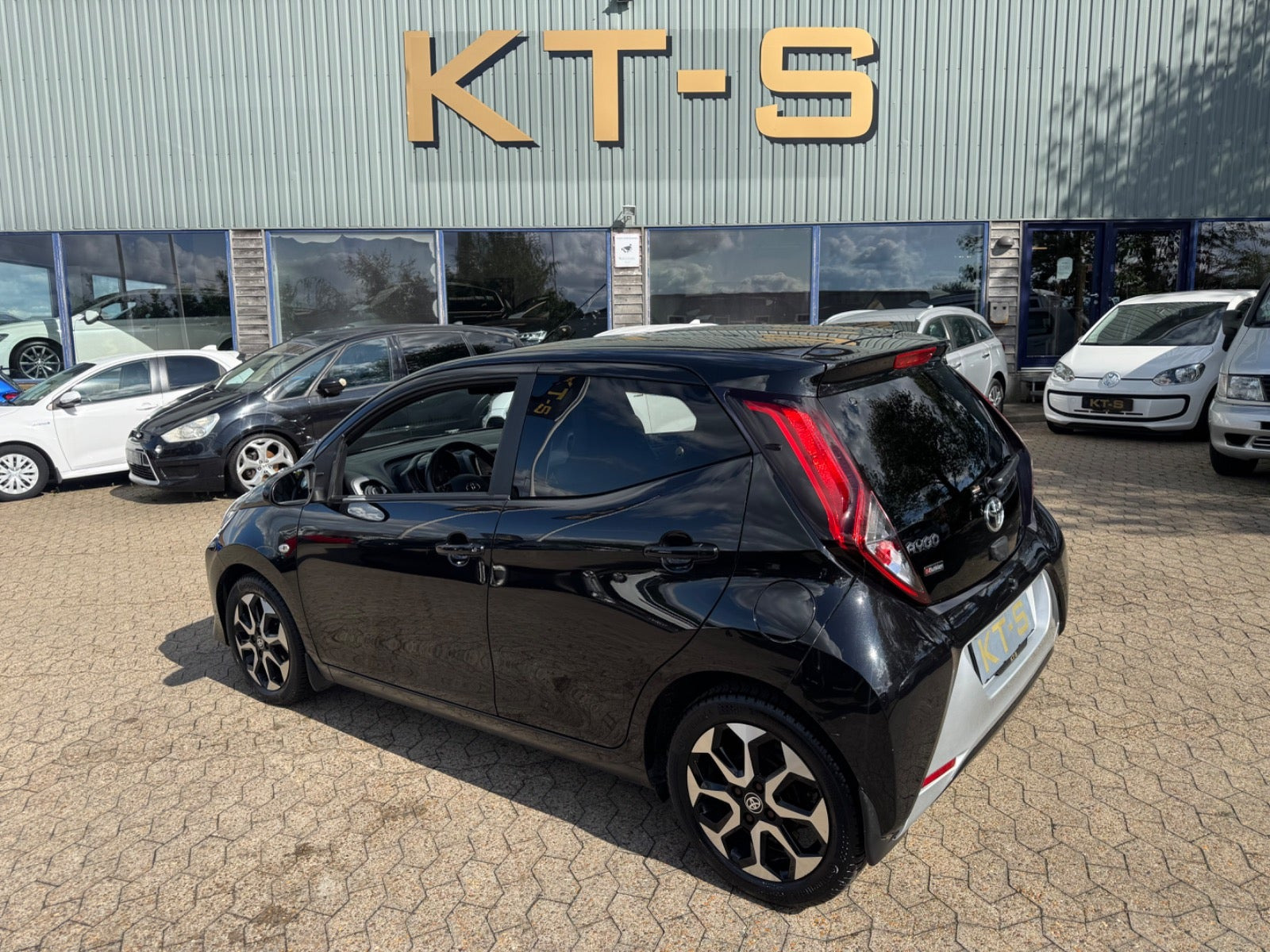 Sort Toyota Aygo fra 2019