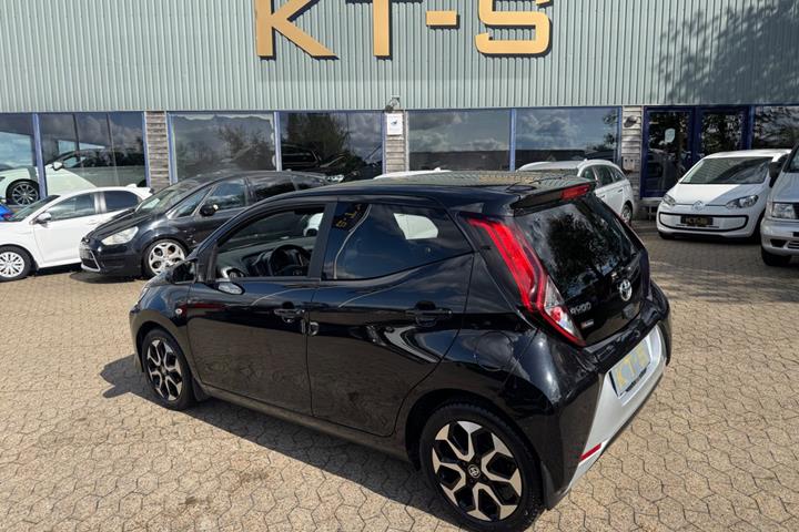 Sort Toyota Aygo fra 2019
