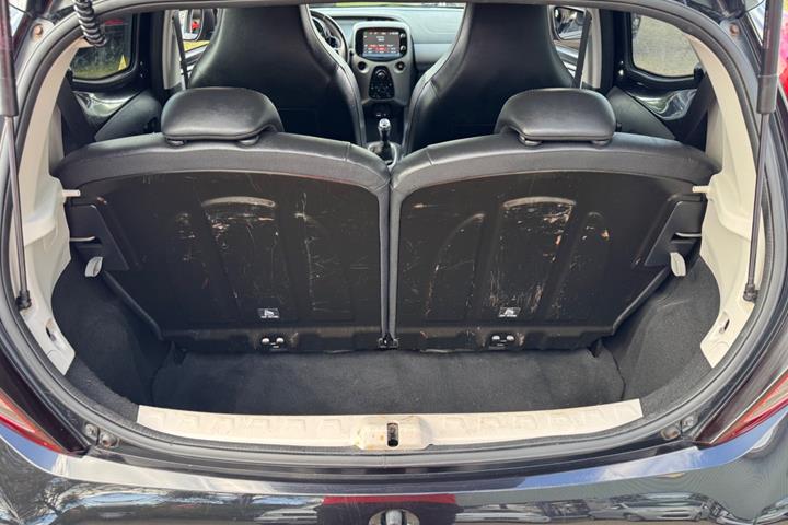 Sort Toyota Aygo fra 2019
