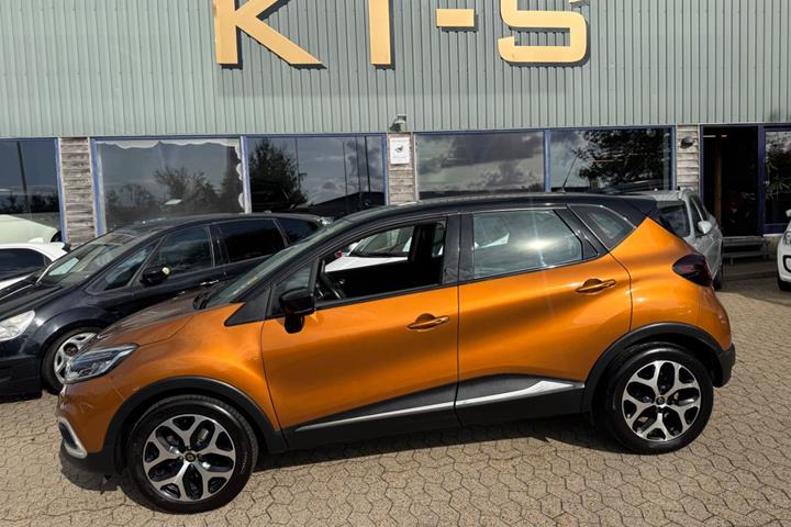 Orange Renault Captur fra 2018