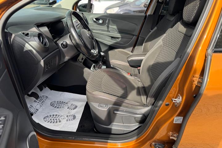 Orange Renault Captur fra 2018