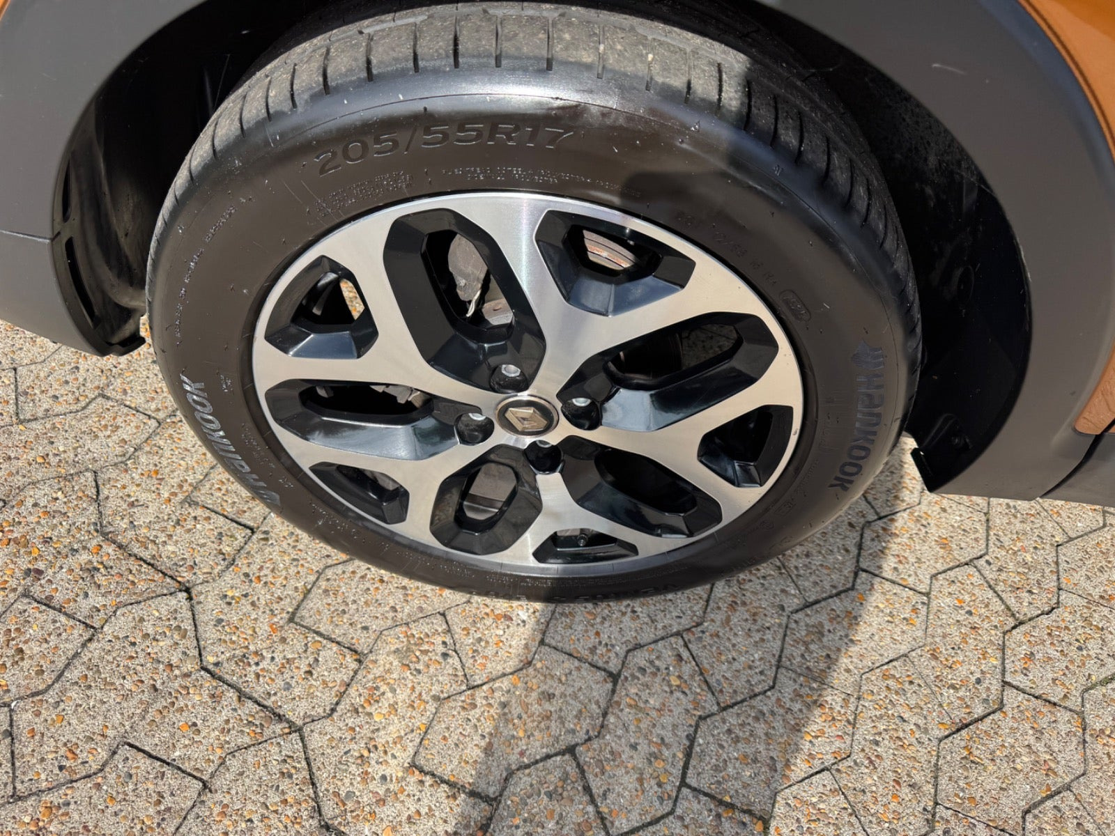 Orange Renault Captur fra 2018