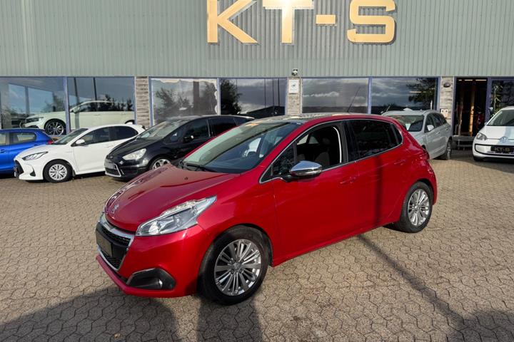 Rød Peugeot 208 fra 2018