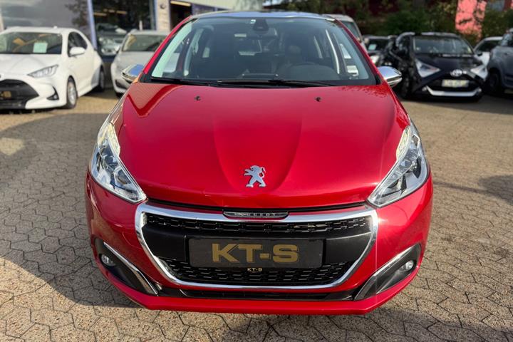 Rød Peugeot 208 fra 2018