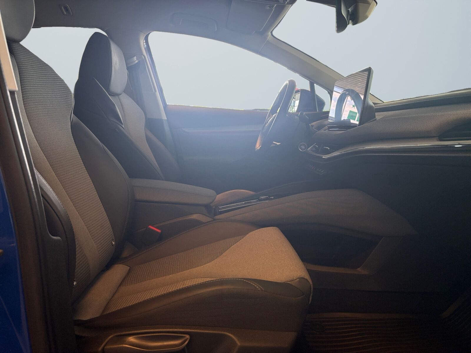 Blå Skoda Enyaq fra 2023
