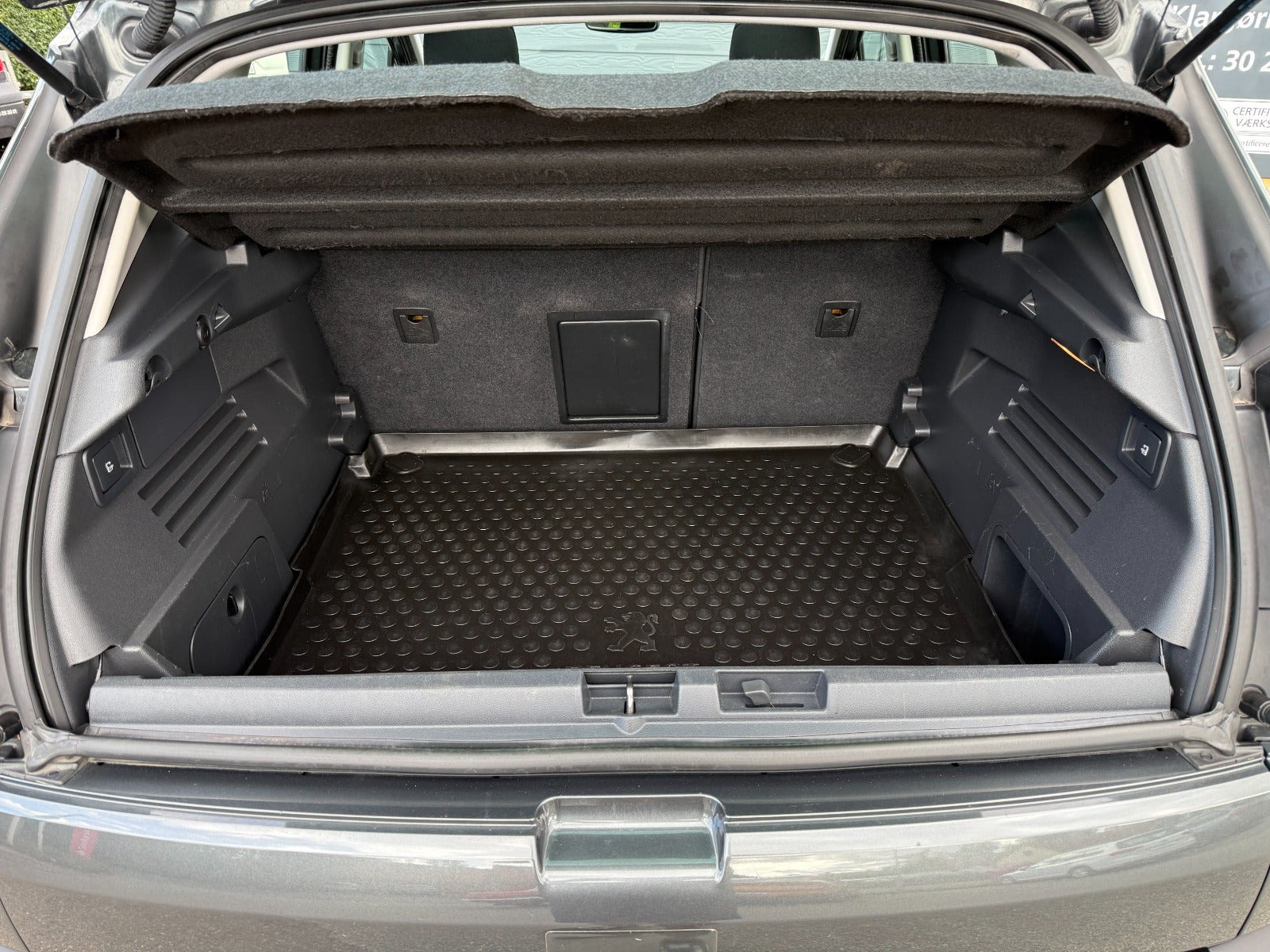 Grå Peugeot 3008 fra 2015