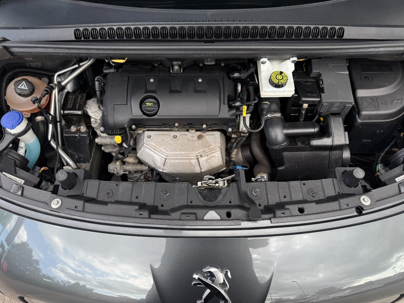 Grå Peugeot 3008 fra 2015