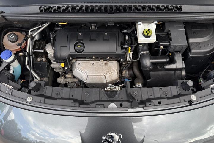 Grå Peugeot 3008 fra 2015