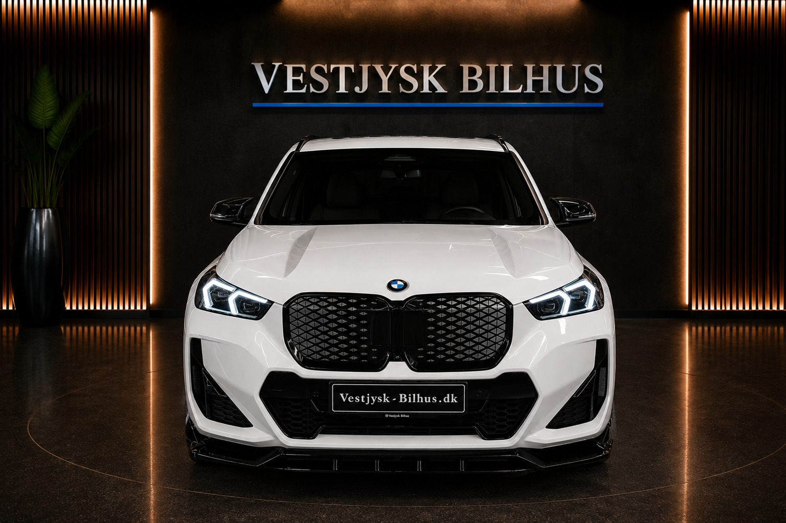 Hvid BMW iX1 fra 2023