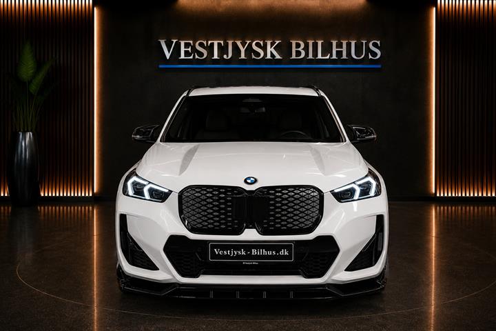 Hvid BMW iX1 fra 2023