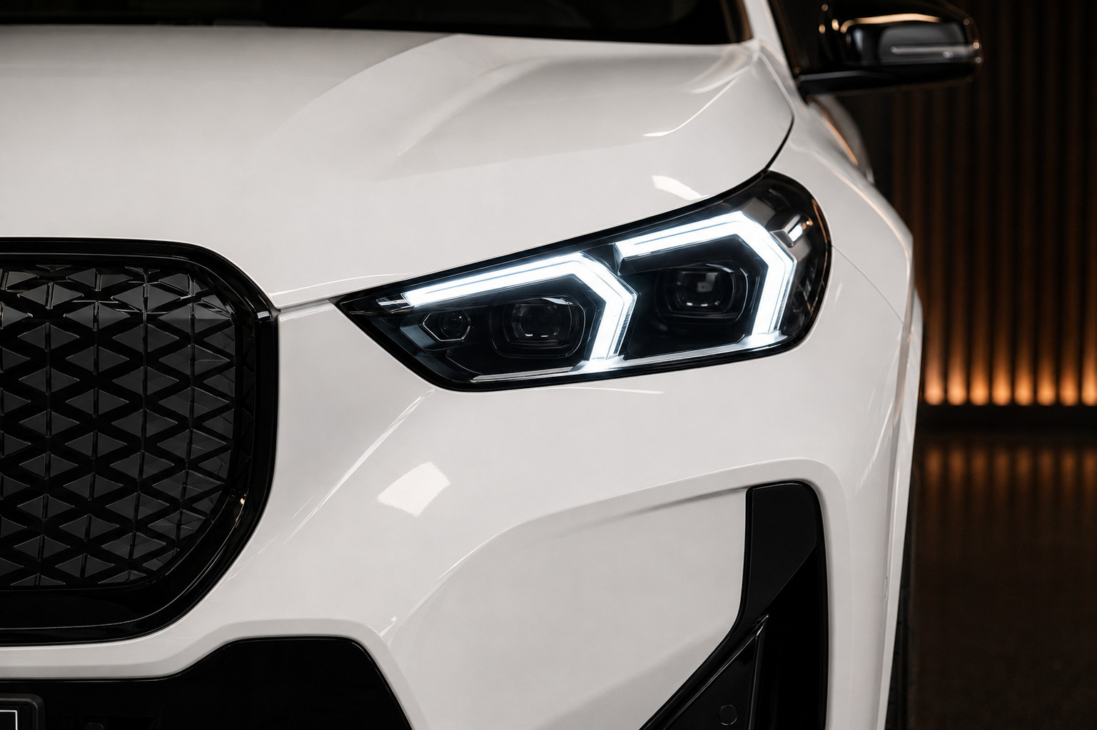 Hvid BMW iX1 fra 2023