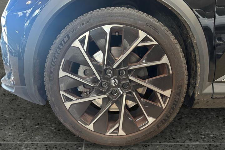 Sort Renault Scenic E-Tech fra 2024