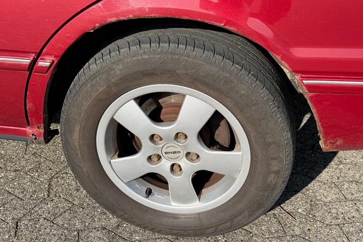 Grå Toyota Camry fra 1998