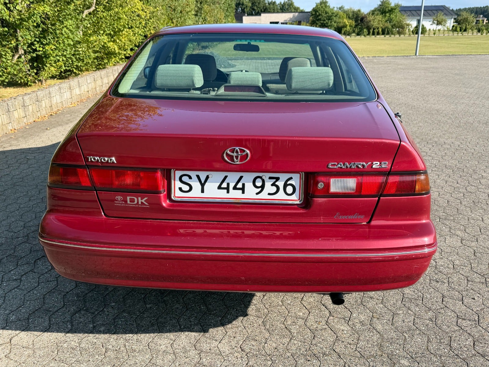 Grå Toyota Camry fra 1998