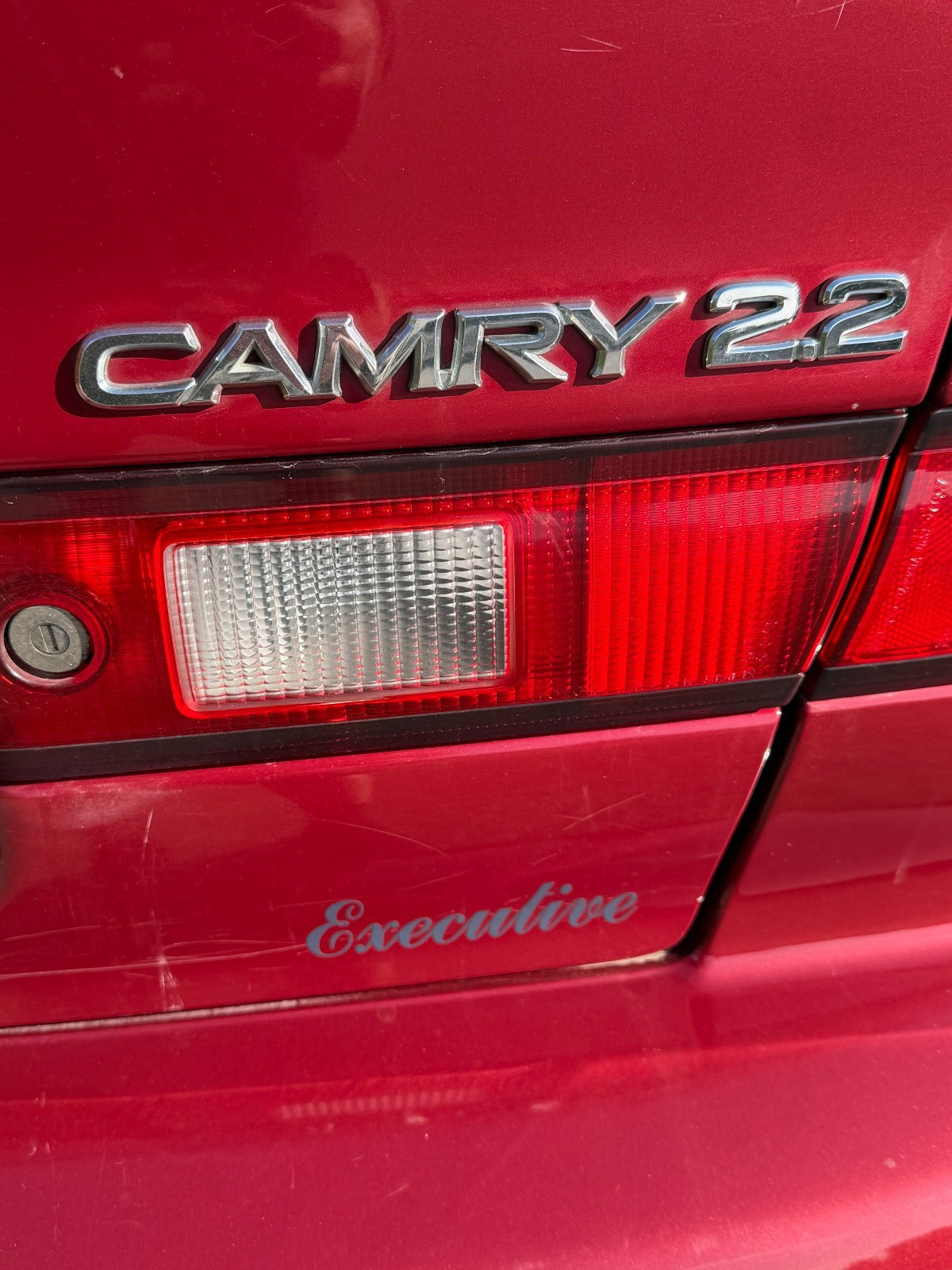 Grå Toyota Camry fra 1998