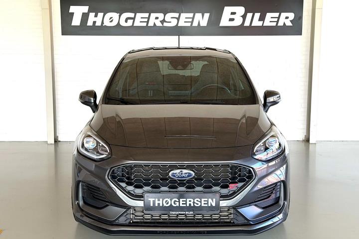 Grå Ford Fiesta fra 2022