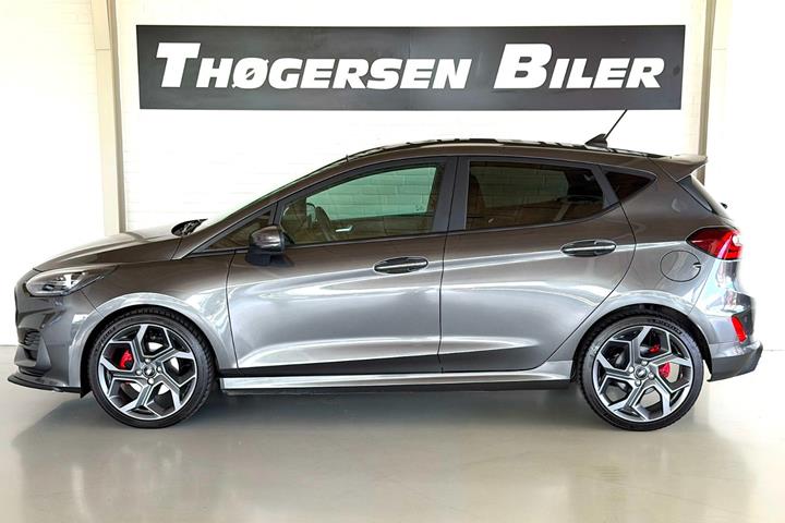 Grå Ford Fiesta fra 2022