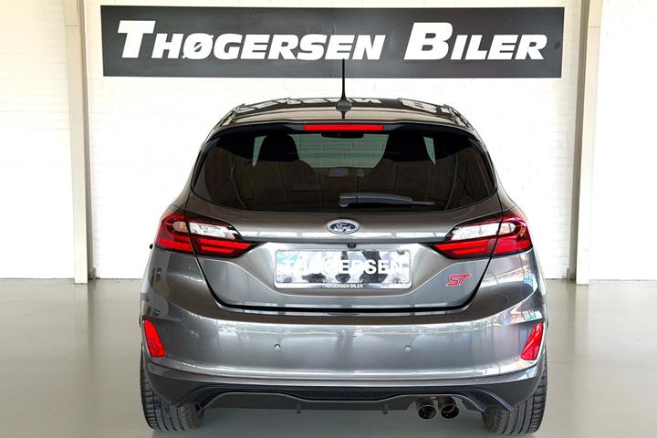 Grå Ford Fiesta fra 2022