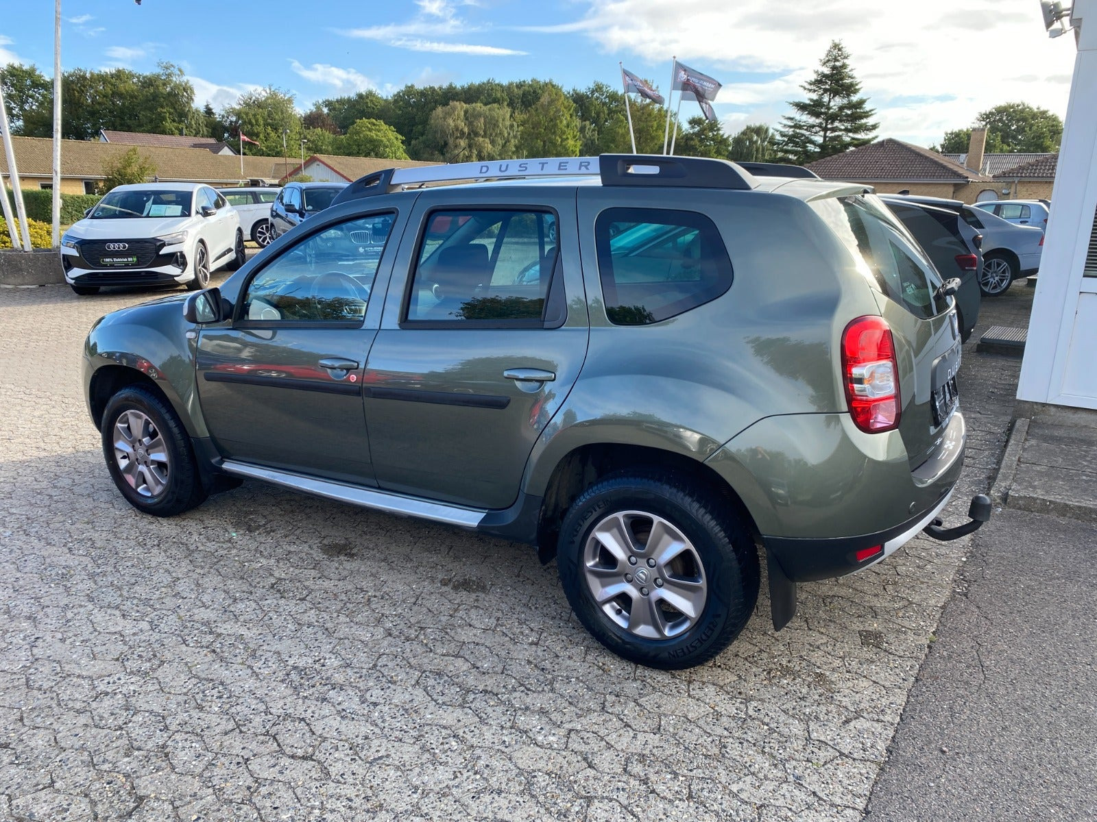 Grøn Dacia Duster fra 2014