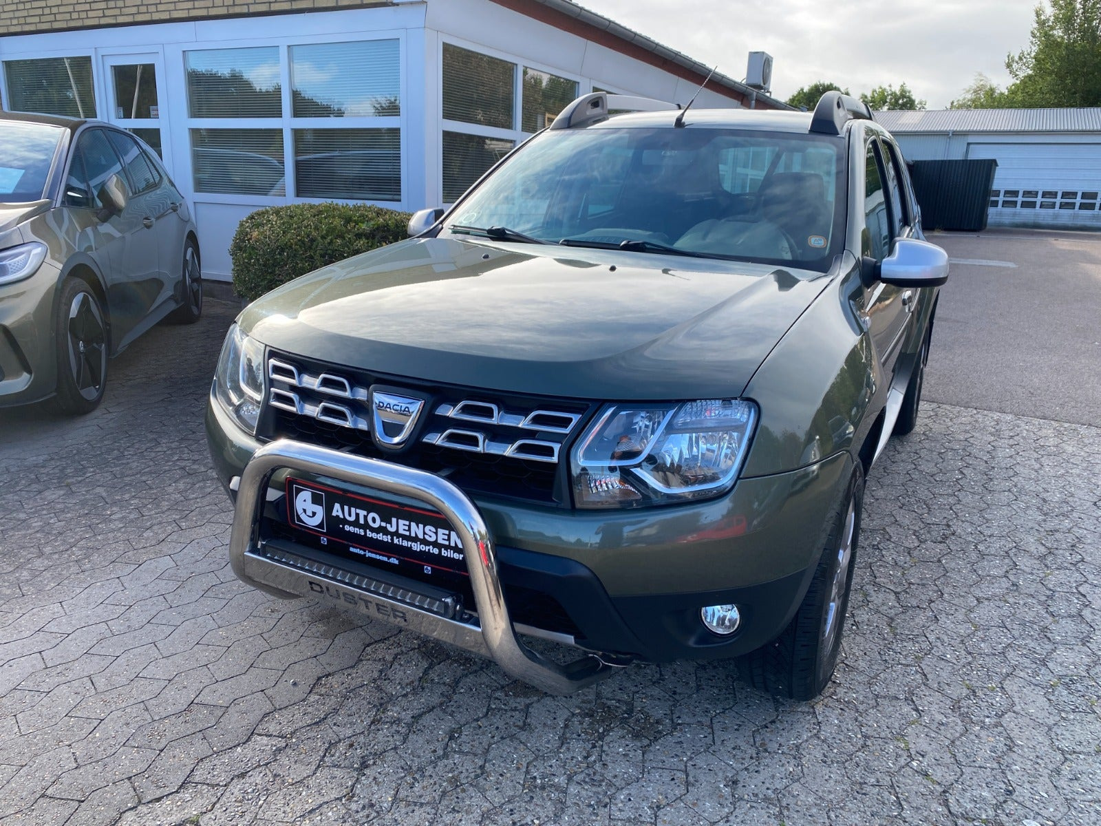 Grøn Dacia Duster fra 2014