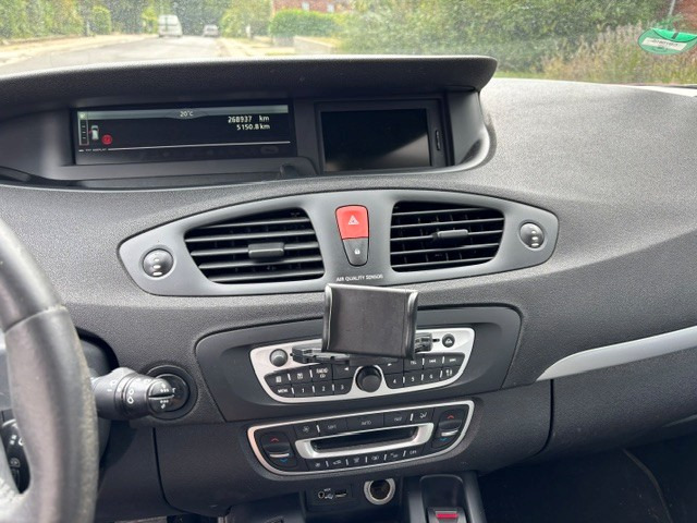 Rød Renault Scénic fra 2011