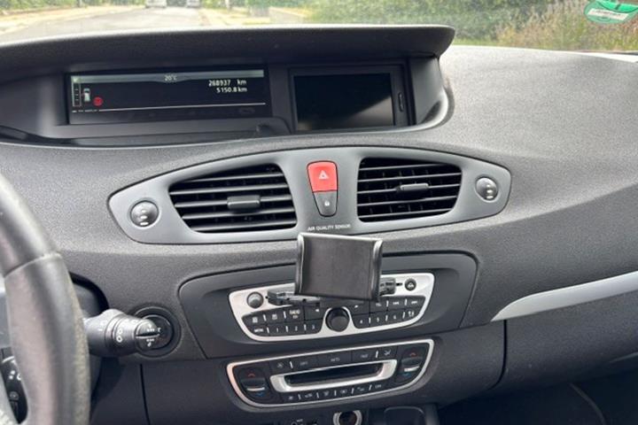 Rød Renault Scénic fra 2011