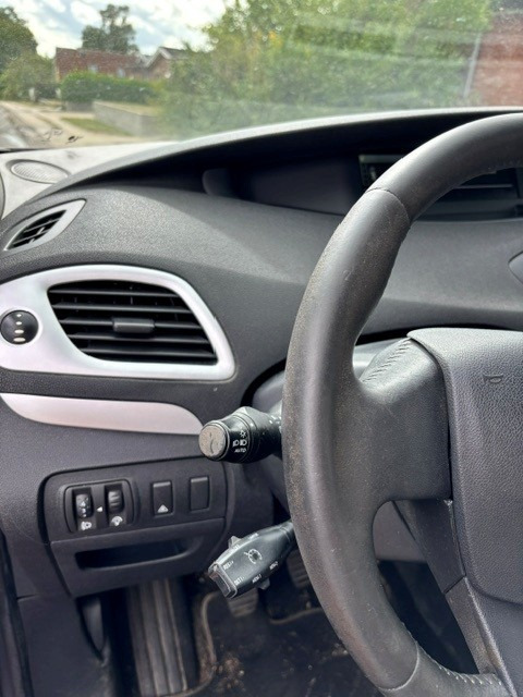 Rød Renault Scénic fra 2011