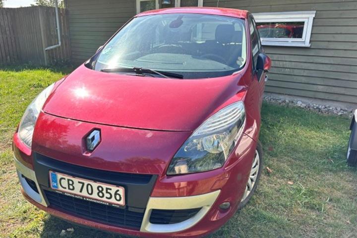Rød Renault Scénic fra 2011