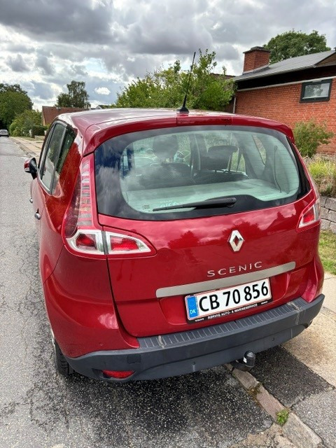 Rød Renault Scénic fra 2011