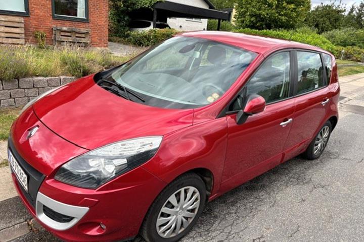 Rød Renault Scénic fra 2011