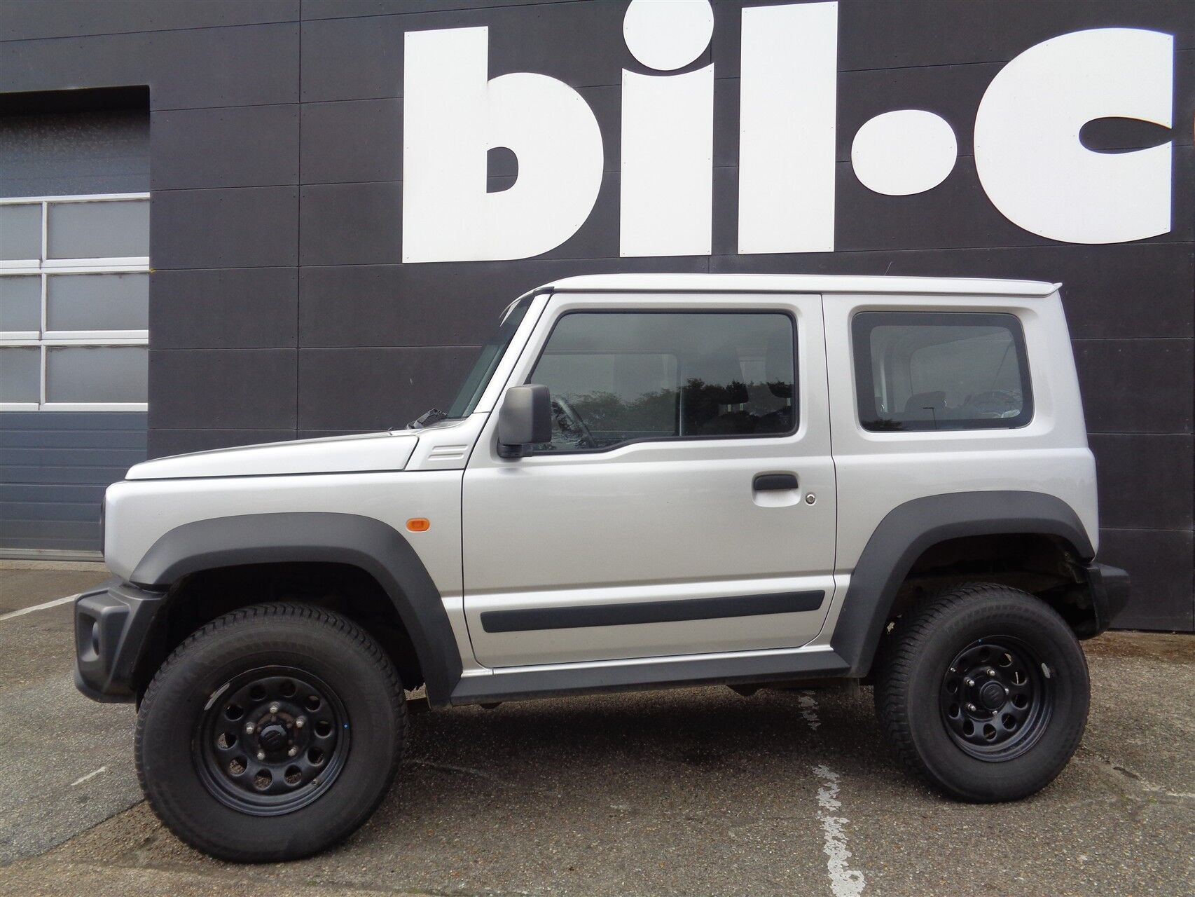 Grå Suzuki Jimny fra 2019