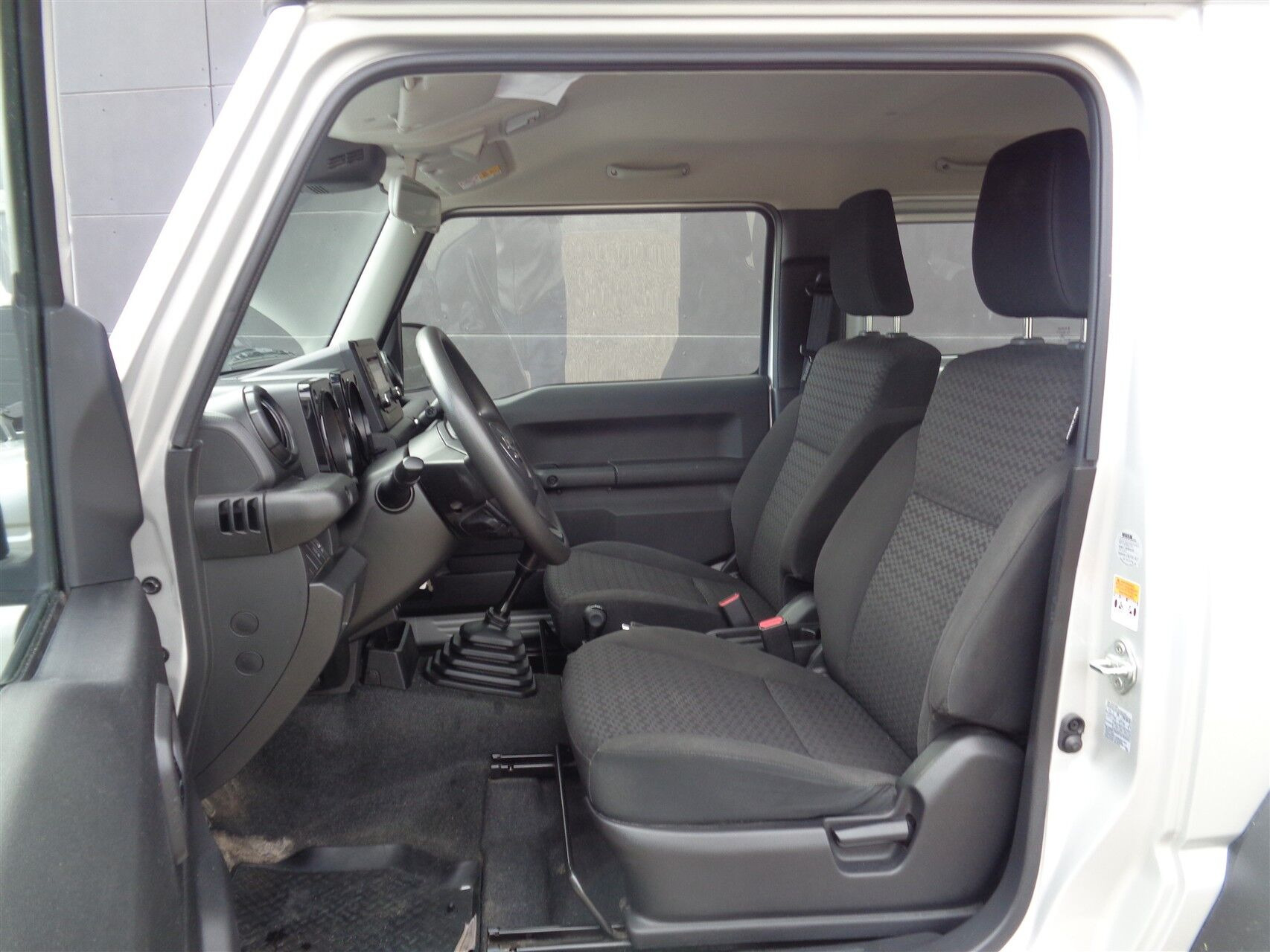 Grå Suzuki Jimny fra 2019
