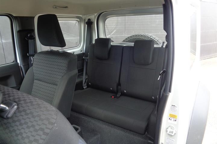 Grå Suzuki Jimny fra 2019