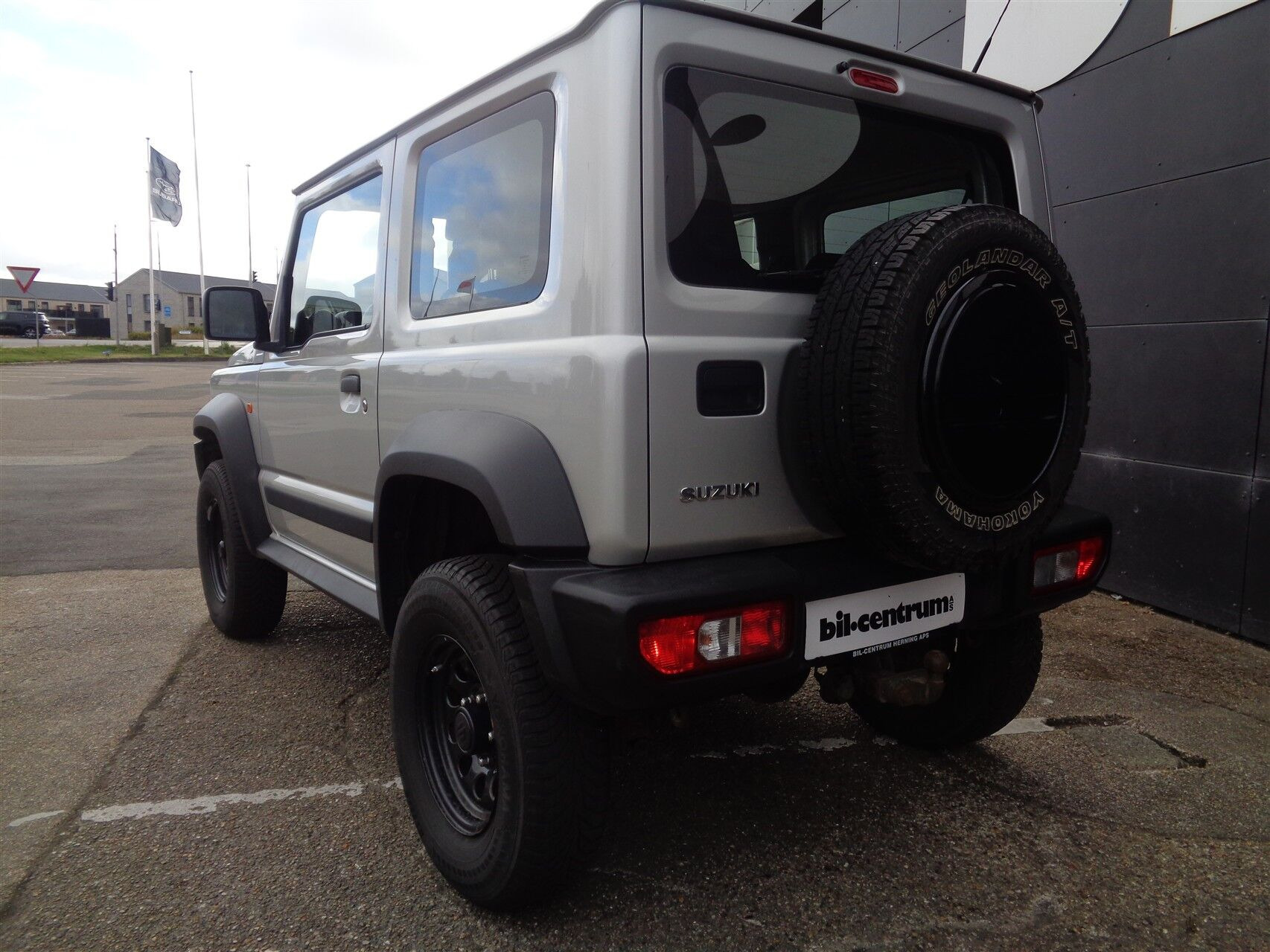 Grå Suzuki Jimny fra 2019